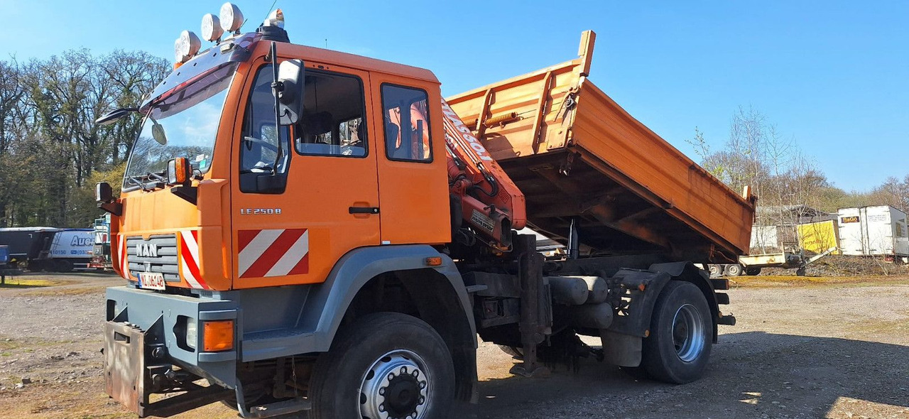 MAN TGM 18.240PS 4x4 3.S-Kipper mit Kran - Camion benne, Camion grue: photos 1 MAN TGM 18.240PS 4x4 3.S-Kipper mit Kran - Camion benne, Camion grue: photos 1