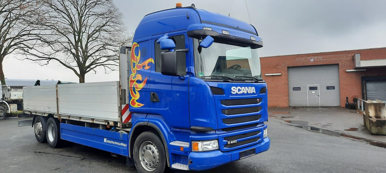 Scania G440 Pritsche 6x2 Kran am Heck vor. - Camion plateau, Camion grue: photos 2 Scania G440 Pritsche 6x2 Kran am Heck vor. - Camion plateau, Camion grue: photos 2