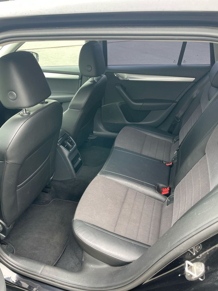 Voiture Skoda Octavia 2.0 TDI Green tec Solution Combi: photos 7