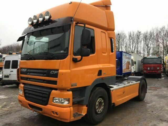 DAF CF85-410 G.Haus 2xBett ZF/Schalter 2-Kreishydr - Tracteur routier: photos 4 DAF CF85-410 G.Haus 2xBett ZF/Schalter 2-Kreishydr - Tracteur routier: photos 4