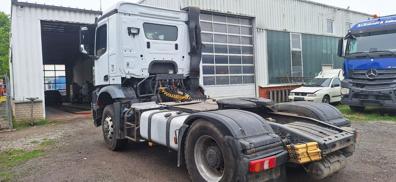 Mercedes-Benz 1840 HD 4x4 Arocs - Tracteur routier: photos 3 Mercedes-Benz 1840 HD 4x4 Arocs - Tracteur routier: photos 3