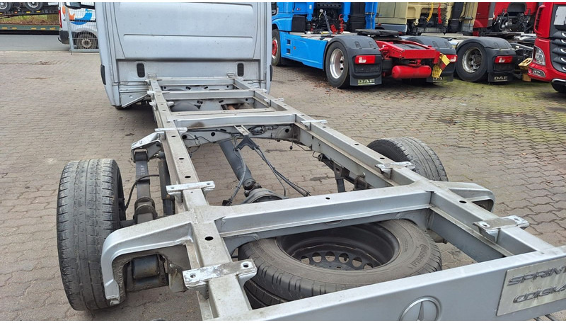 Véhicule utilitaire Mercedes-Benz Fahrgestell 316: photos 6