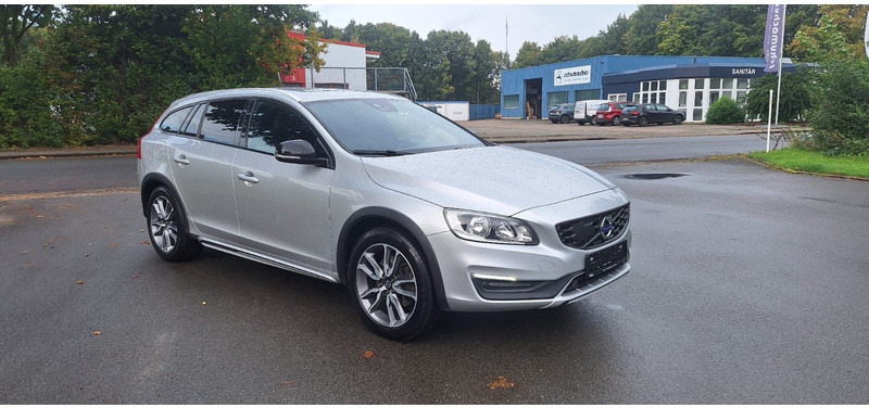 Volvo V60 Cross Country Summum AWD - Voiture break: photos 1 Volvo V60 Cross Country Summum AWD - Voiture break: photos 1