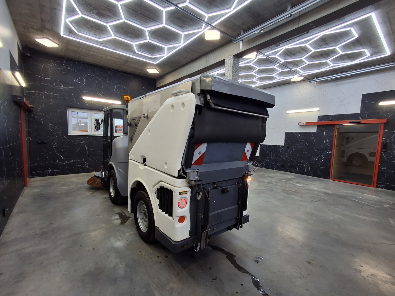 Hako Citymaster 1600 Zamiatarka Kehrmaschine Euro 6 PM2.5 - Balayeuse de voirie: photos 3 Hako Citymaster 1600 Zamiatarka Kehrmaschine Euro 6 PM2.5 - Balayeuse de voirie: photos 3