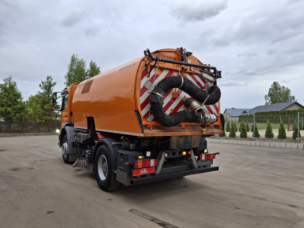MERCEDES-BENZ Axor 1823 Zamiatarka Kehrmaschine BUCHER 2 Motoren Szczotki L/R Sweeper - Balayeuse de voirie: photos 3 MERCEDES-BENZ Axor 1823 Zamiatarka Kehrmaschine BUCHER 2 Motoren Szczotki L/R Sweeper - Balayeuse de voirie: photos 3