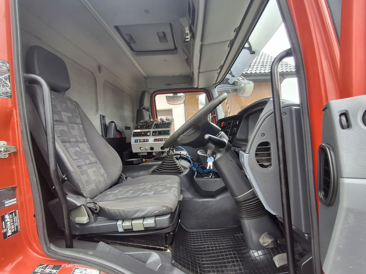 Balayeuse de voirie MERCEDES-BENZ Axor 1829 Zamiatarka Kehrmaschine BUCHER 2 Motoren Karcher PM10 Odchwaszczarka Sweeper: photos 27 Balayeuse de voirie MERCEDES-BENZ Axor 1829 Zamiatarka Kehrmaschine BUCHER 2 Motoren Karcher PM10 Odchwaszczarka Sweeper: photos 27