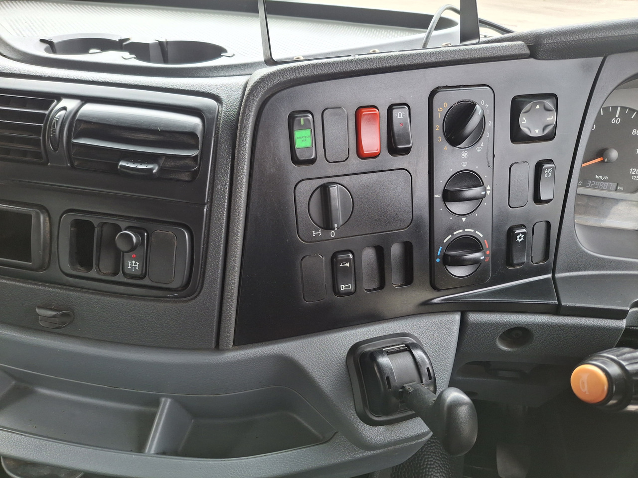 Balayeuse de voirie MERCEDES-BENZ Axor 1829 Zamiatarka Kehrmaschine BUCHER 2 Motoren Karcher PM10 Odchwaszczarka Sweeper: photos 24 Balayeuse de voirie MERCEDES-BENZ Axor 1829 Zamiatarka Kehrmaschine BUCHER 2 Motoren Karcher PM10 Odchwaszczarka Sweeper: photos 24