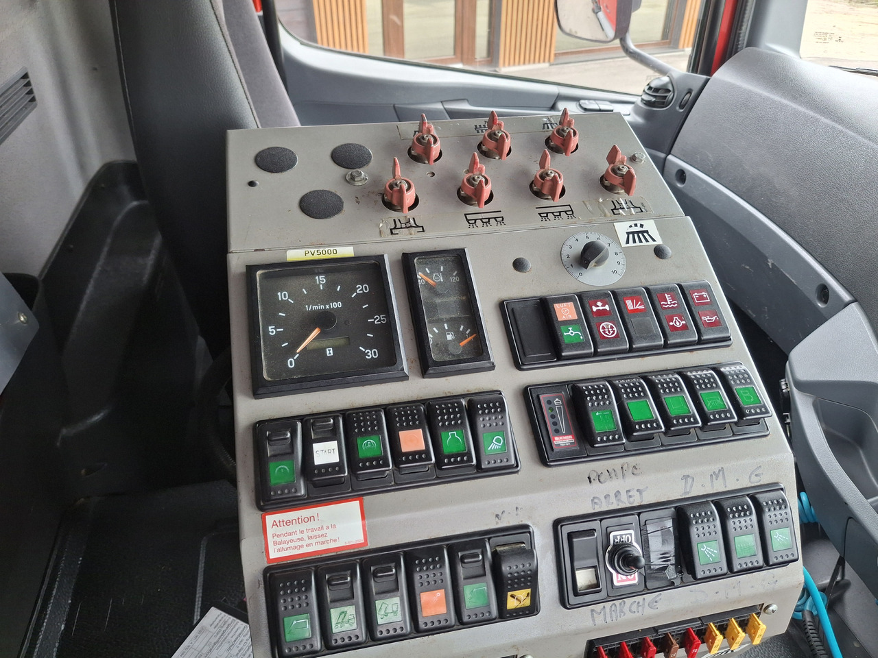 Balayeuse de voirie MERCEDES-BENZ Axor 1829 Zamiatarka Kehrmaschine BUCHER 2 Motoren Karcher PM10 Odchwaszczarka Sweeper: photos 23 Balayeuse de voirie MERCEDES-BENZ Axor 1829 Zamiatarka Kehrmaschine BUCHER 2 Motoren Karcher PM10 Odchwaszczarka Sweeper: photos 23