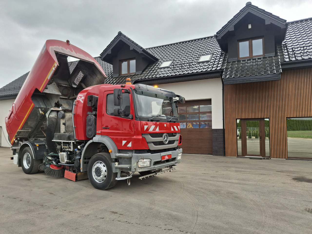 MERCEDES-BENZ Axor 1829 Zamiatarka Kehrmaschine BUCHER 2 Motoren Karcher PM10 Odchwaszczarka Sweeper - Balayeuse de voirie: photos 5 MERCEDES-BENZ Axor 1829 Zamiatarka Kehrmaschine BUCHER 2 Motoren Karcher PM10 Odchwaszczarka Sweeper - Balayeuse de voirie: photos 5