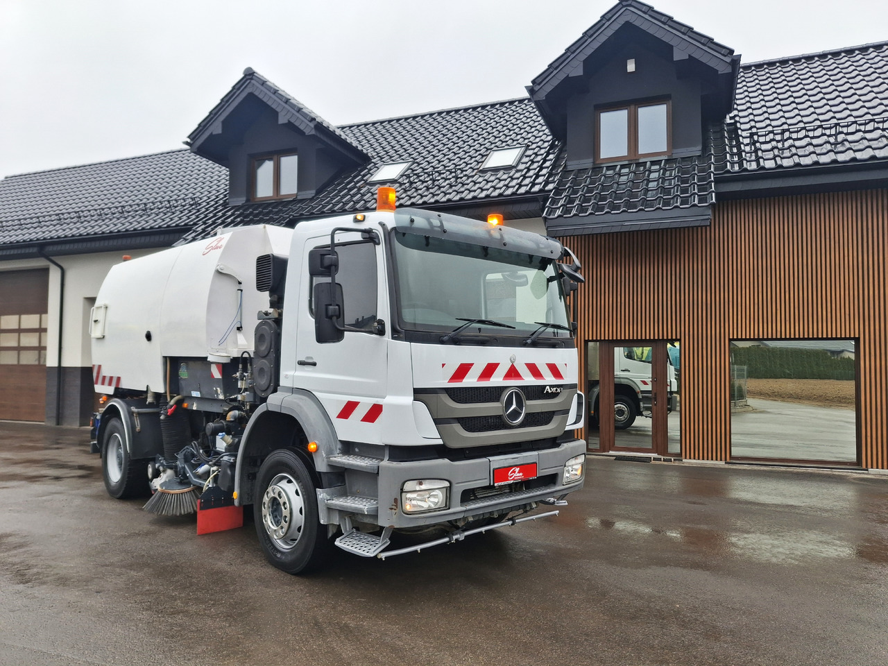 MERCEDES-BENZ Axor 1829 Zamiatarka Kehrmaschine Johnston 2 Motoren Karcher L/R - Balayeuse de voirie: photos 1 MERCEDES-BENZ Axor 1829 Zamiatarka Kehrmaschine Johnston 2 Motoren Karcher L/R - Balayeuse de voirie: photos 1