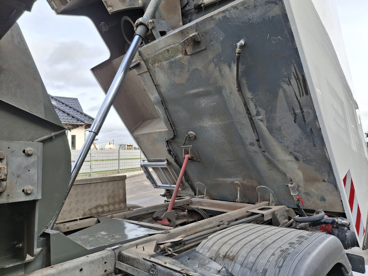 Balayeuse de voirie Mercedes-Benz Atego 1524 Zamiatarka Kehrmaschine BUCHER 2 Motoren Sweeper: photos 17 Balayeuse de voirie Mercedes-Benz Atego 1524 Zamiatarka Kehrmaschine BUCHER 2 Motoren Sweeper: photos 17