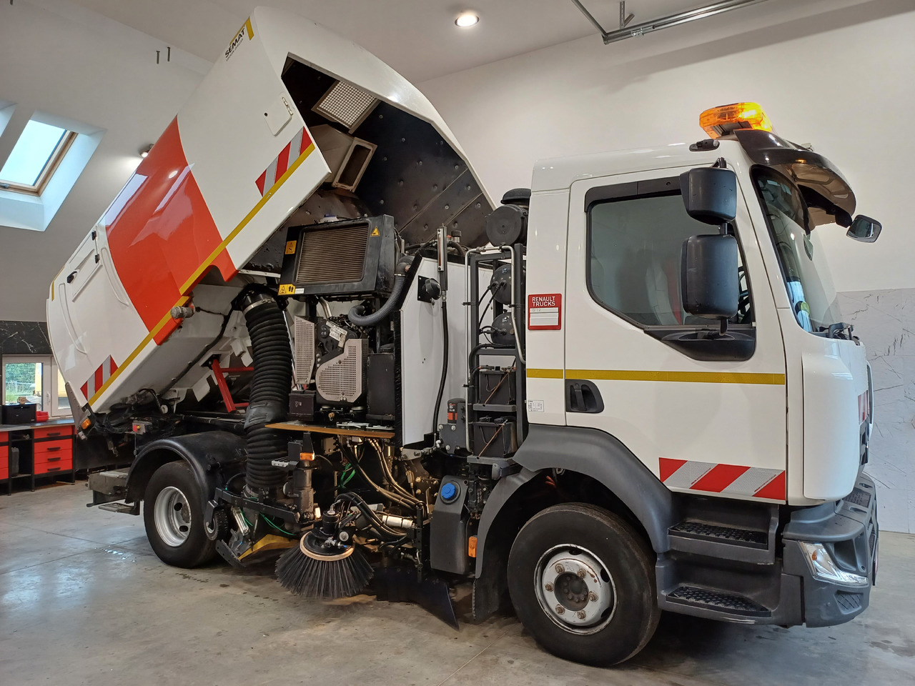 RENAULT D12 Zamiatarka Kehrmaschine 2 Motoren SEMAT Zoeller Szczotki L/R Euro 6 PM10 2017r - Balayeuse de voirie: photos 5 RENAULT D12 Zamiatarka Kehrmaschine 2 Motoren SEMAT Zoeller Szczotki L/R Euro 6 PM10 2017r - Balayeuse de voirie: photos 5