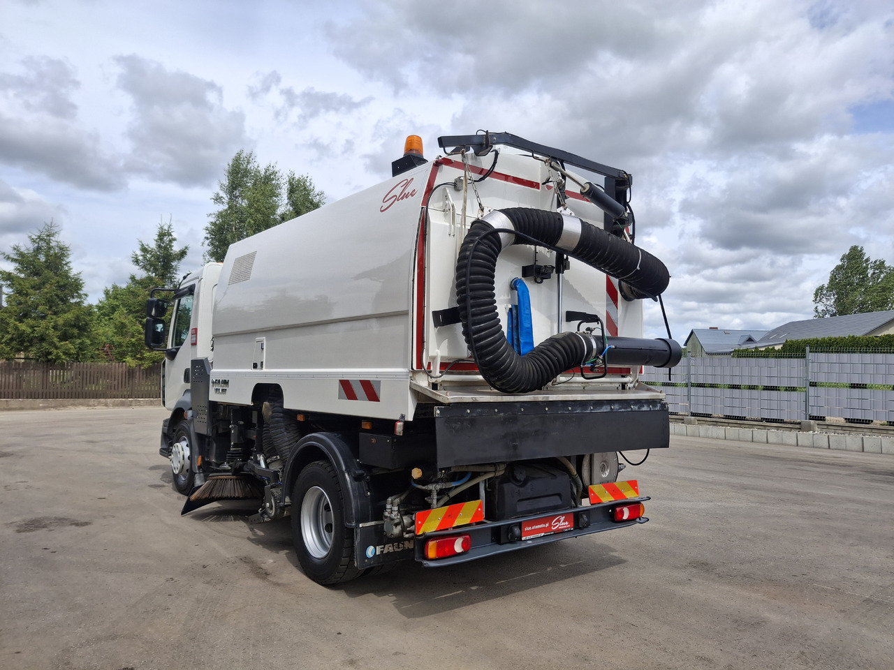 RENAULT D16 Zamiatarka Kehrmaschine FAUN Euro 6 PM10 Szczotki L/R Karcher Rura Do Liści 2 Motoren - Balayeuse de voirie: photos 3 RENAULT D16 Zamiatarka Kehrmaschine FAUN Euro 6 PM10 Szczotki L/R Karcher Rura Do Liści 2 Motoren - Balayeuse de voirie: photos 3