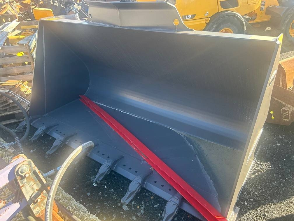 Volvo Erdbauschaufel für L110H - Godet pour Engins de chantier: photos 1 Volvo Erdbauschaufel für L110H - Godet pour Engins de chantier: photos 1