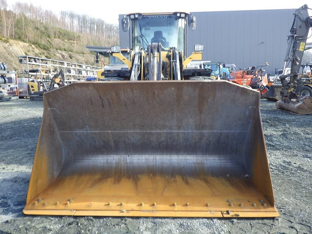 Volvo L 110 H - Chargeuse sur pneus: photos 2 Volvo L 110 H - Chargeuse sur pneus: photos 2