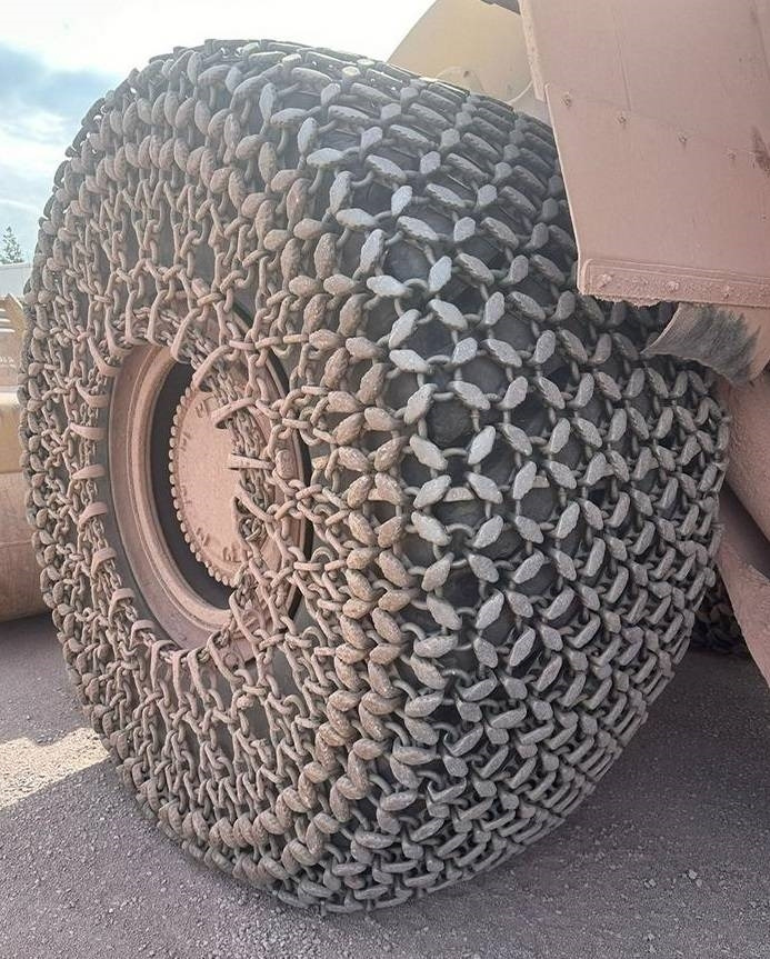 4 x Chains for wheel size 45/65R39 - Pneu pour Engins de chantier: photos 3 4 x Chains for wheel size 45/65R39 - Pneu pour Engins de chantier: photos 3