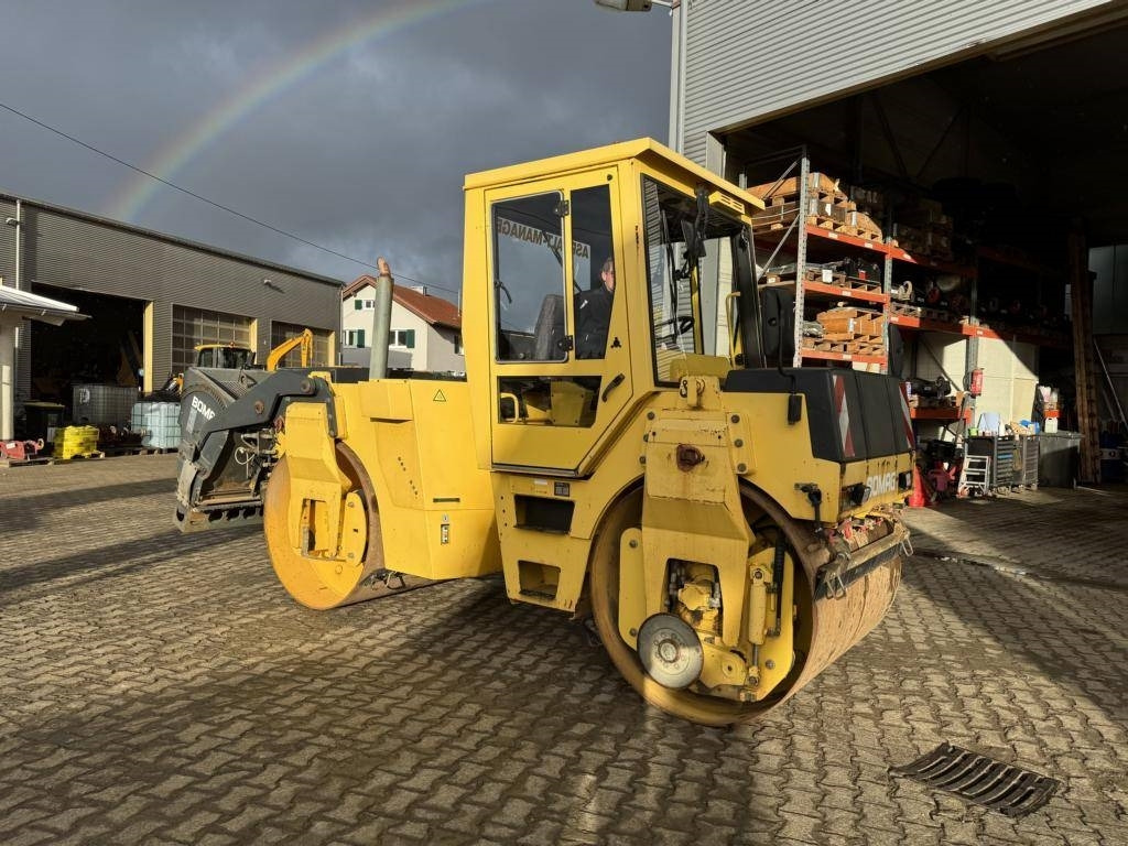 Bomag BW 144 AD-2 mit Splittstreuer BS180 - Rouleau compresseur: photos 3 Bomag BW 144 AD-2 mit Splittstreuer BS180 - Rouleau compresseur: photos 3