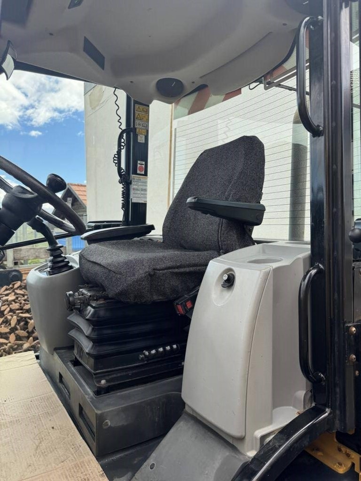 Chargeuse sur pneus CAT 908M mit Klappschaufe und Palletengabeln: photos 10