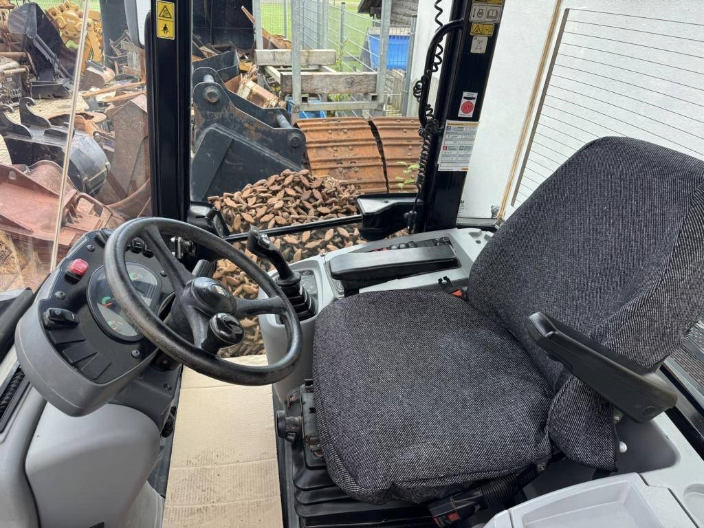 Chargeuse sur pneus CAT 908M mit Klappschaufe und Palletengabeln: photos 11