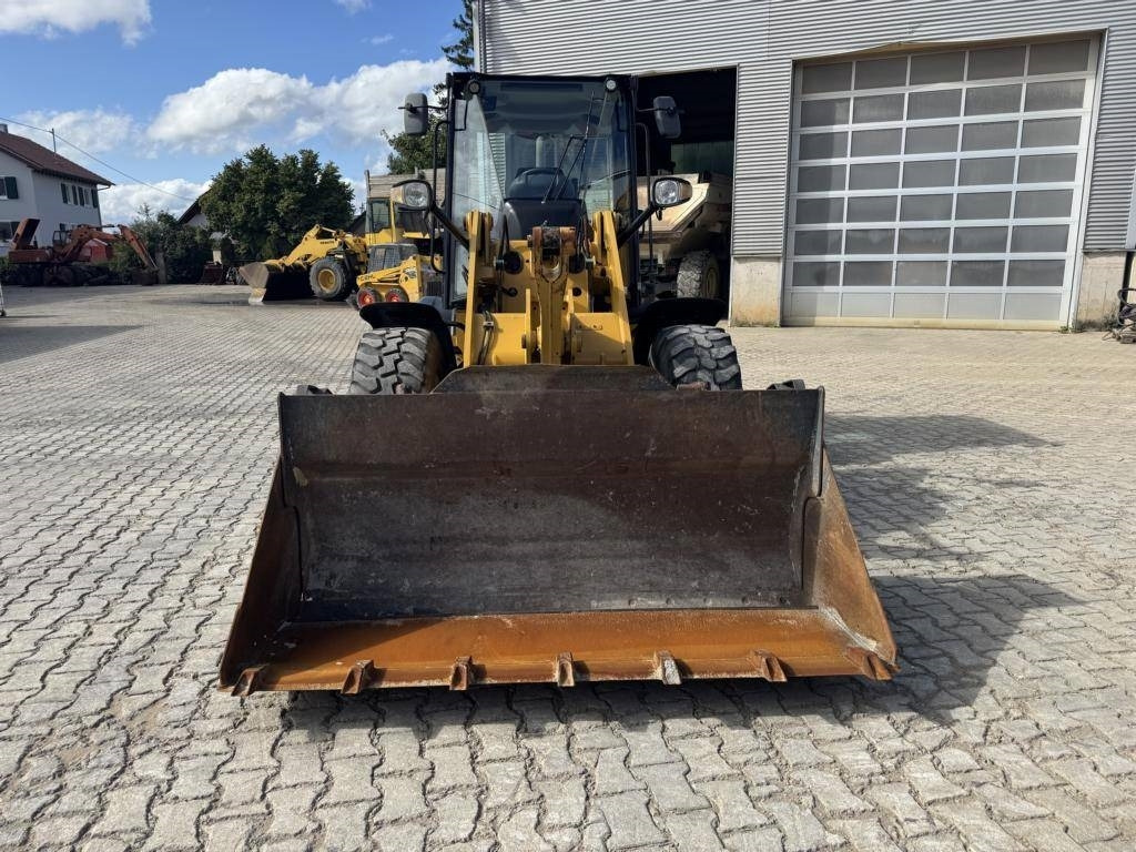 Chargeuse sur pneus CAT 908M mit Klappschaufe und Palletengabeln: photos 6