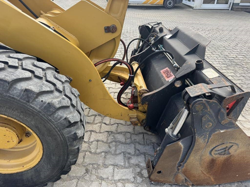 Chargeuse sur pneus CAT 908M mit Klappschaufe und Palletengabeln: photos 9