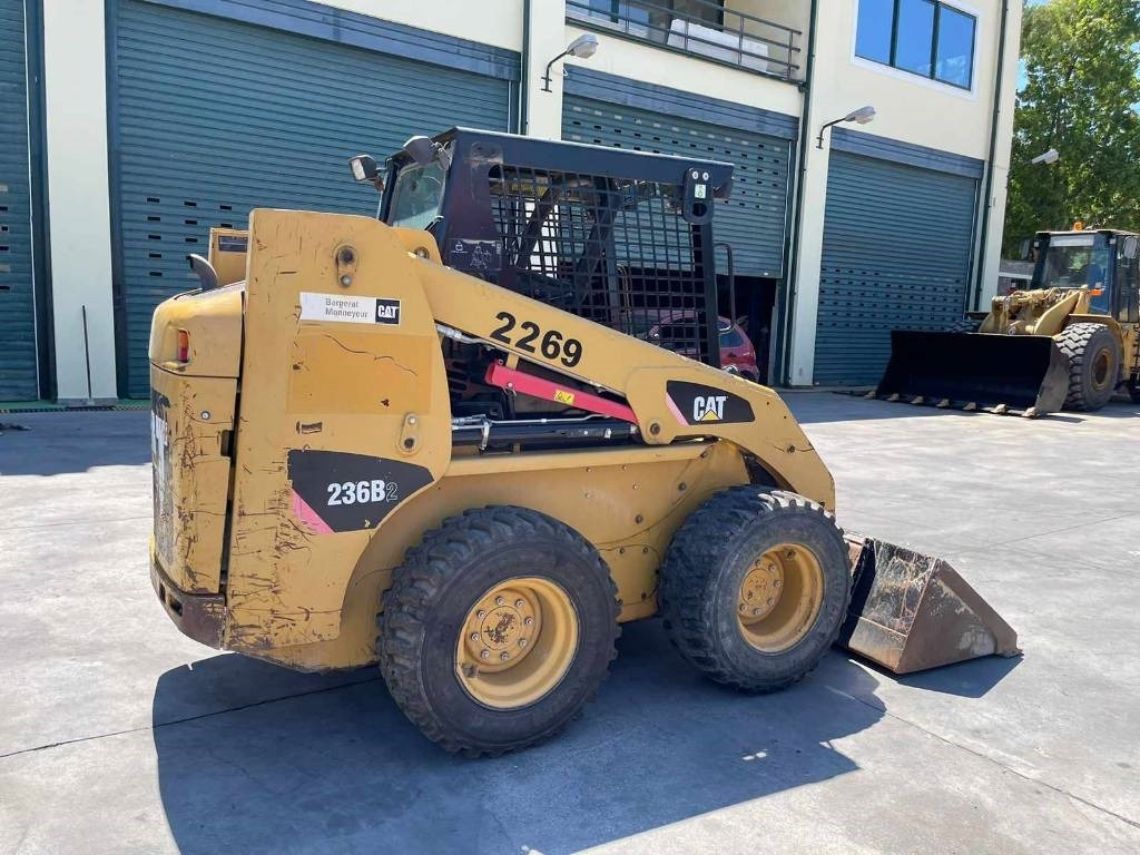 Mini chargeuse CAT 236 B: photos 12