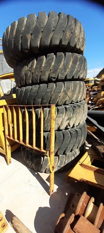 Goodyear 14.00-24 - Pneu pour Engins de chantier: photos 1 Goodyear 14.00-24 - Pneu pour Engins de chantier: photos 1