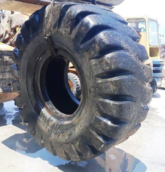 Goodyear 29.5-29 L3 - Pneu pour Engins de chantier: photos 1 Goodyear 29.5-29 L3 - Pneu pour Engins de chantier: photos 1