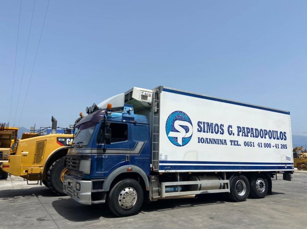 Camion frigorifique Mercedes-Benz 2553L: photos 9