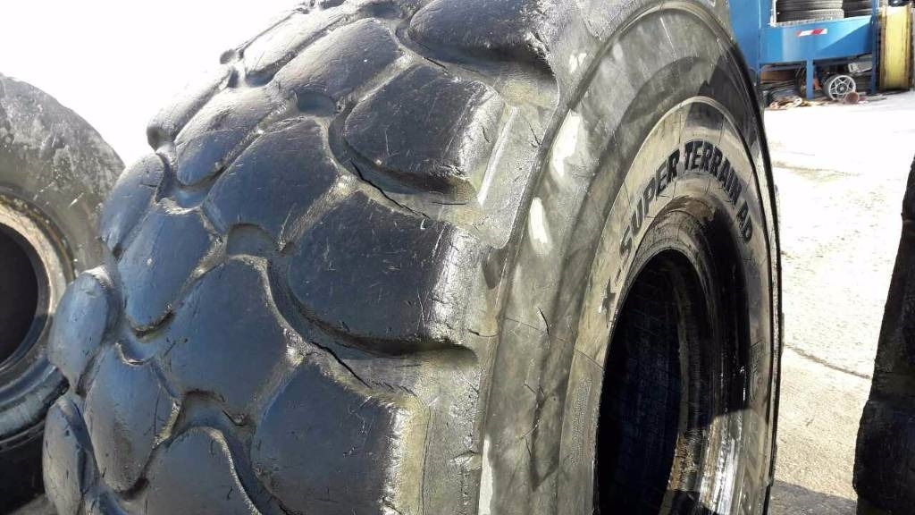 Michelin 29,5R25 X-SUPER TERRAIN /AD - Pneu: photos 5 Michelin 29,5R25 X-SUPER TERRAIN /AD - Pneu: photos 5