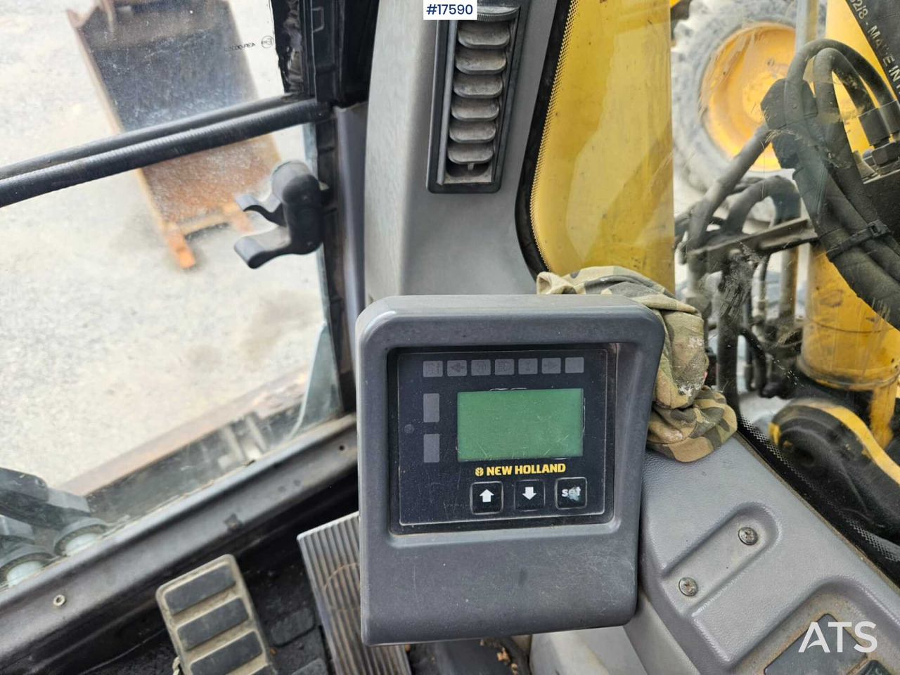 Pelle sur pneus 2010, New Holland WL 170C: photos 14