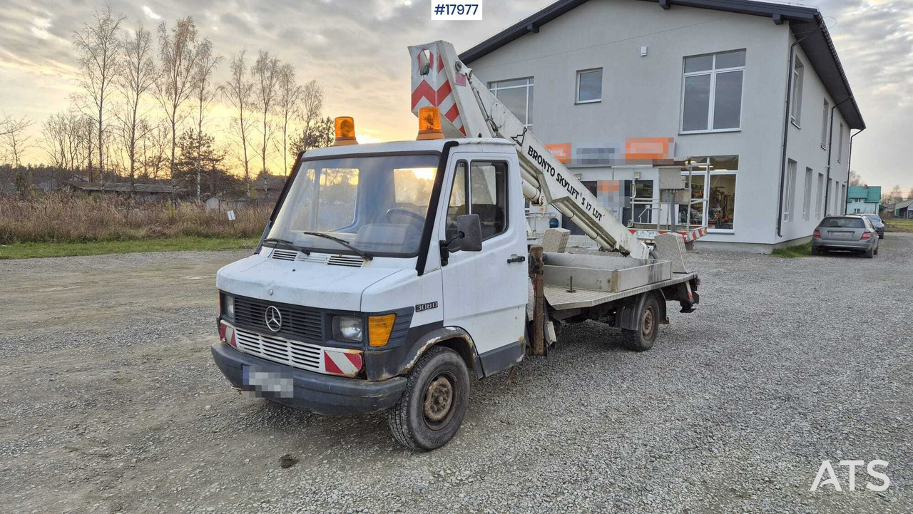 BRONTO SKYLIFT basket lift on Mercedes-Benz 308D chassis (1992) - Camion avec nacelle: photos 1 BRONTO SKYLIFT basket lift on Mercedes-Benz 308D chassis (1992) - Camion avec nacelle: photos 1