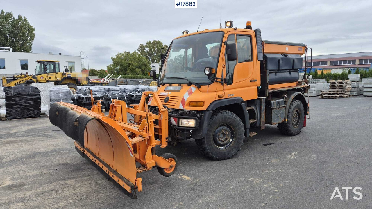 Płógopiaskarka Mercedes-Benz UNIMOG U300 (2001) - Engin de déneigement: photos 3 Płógopiaskarka Mercedes-Benz UNIMOG U300 (2001) - Engin de déneigement: photos 3