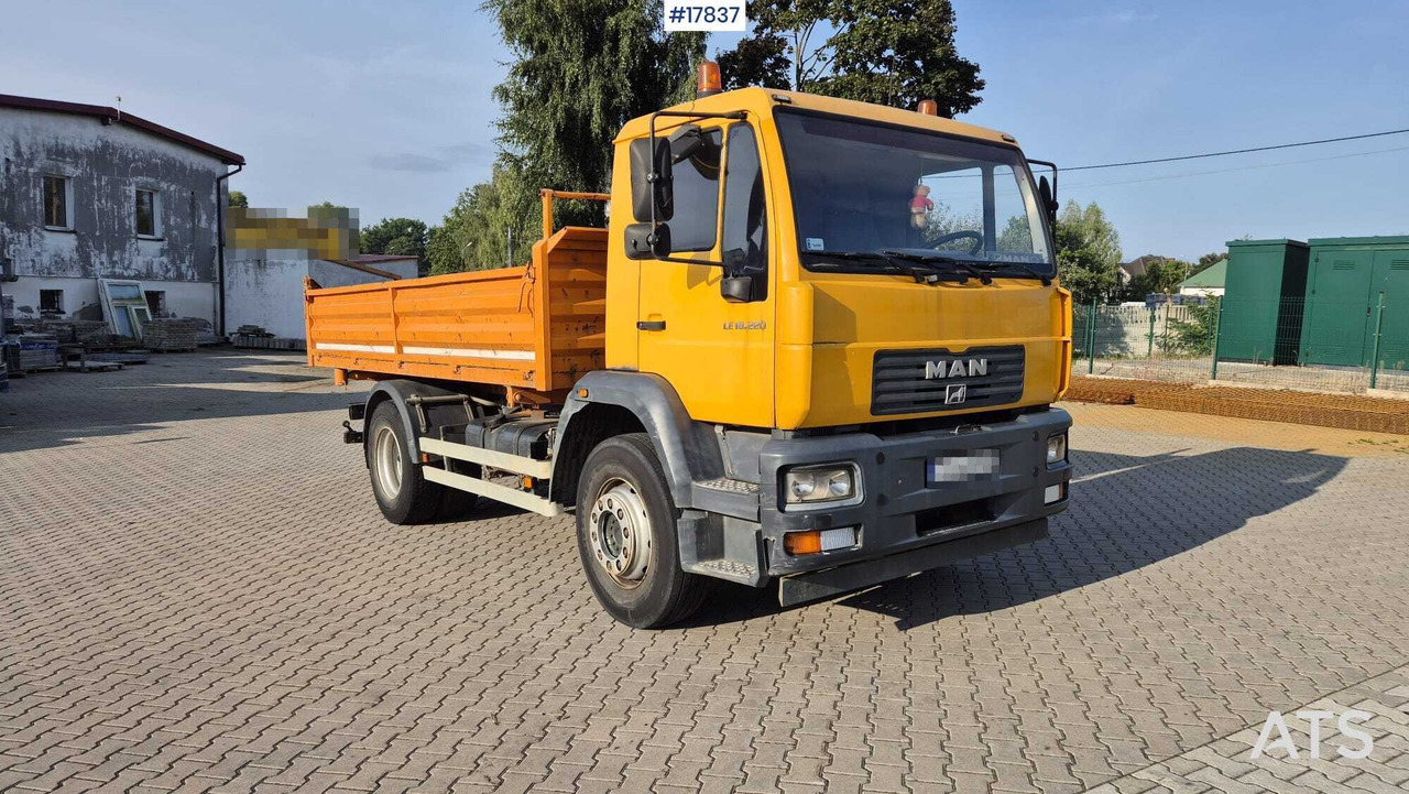 Tipper MAN 18.225 LC (2003) - Camion benne: photos 1 Tipper MAN 18.225 LC (2003) - Camion benne: photos 1