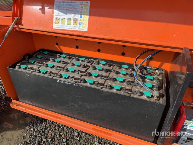 2010 Holland Lift MONOSTAR Q-135EL24 Electric Scissor Lift - Nacelle ciseaux: photos 5 2010 Holland Lift MONOSTAR Q-135EL24 Electric Scissor Lift - Nacelle ciseaux: photos 5