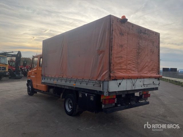 2010 Mercedes-Benz 818DE 4x2 Crew Cab Service Truck - Utilitaire rideaux coulissants (PLSC), Utilitaire double cabine: photos 3 2010 Mercedes-Benz 818DE 4x2 Crew Cab Service Truck - Utilitaire rideaux coulissants (PLSC), Utilitaire double cabine: photos 3