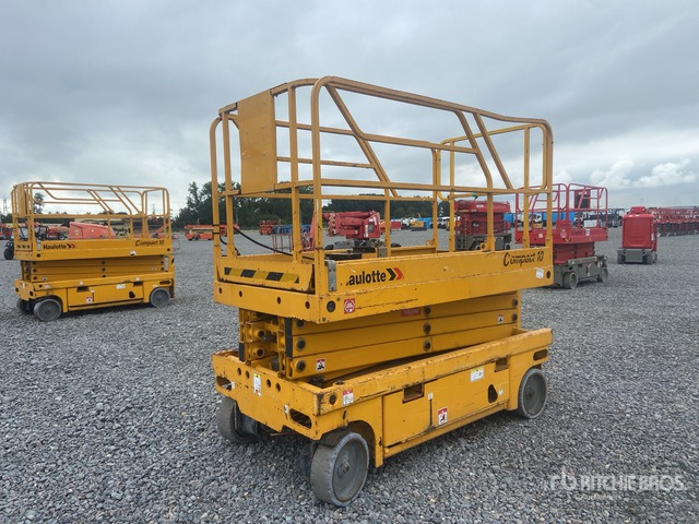 2012 Haulotte Compact 10 Electric Scissor Lift - Nacelle ciseaux: photos 2 2012 Haulotte Compact 10 Electric Scissor Lift - Nacelle ciseaux: photos 2