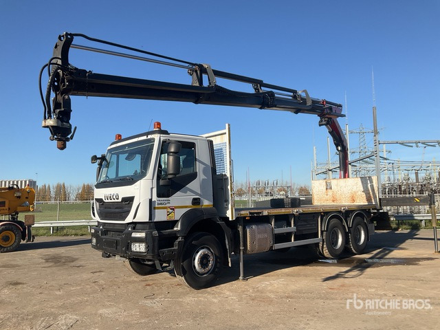 2017 Iveco AD260T 2017 Palfinger on 6x4 Flatbed Truck with Crane - Camion plateau, Camion grue: photos 2 2017 Iveco AD260T 2017 Palfinger on 6x4 Flatbed Truck with Crane - Camion plateau, Camion grue: photos 2