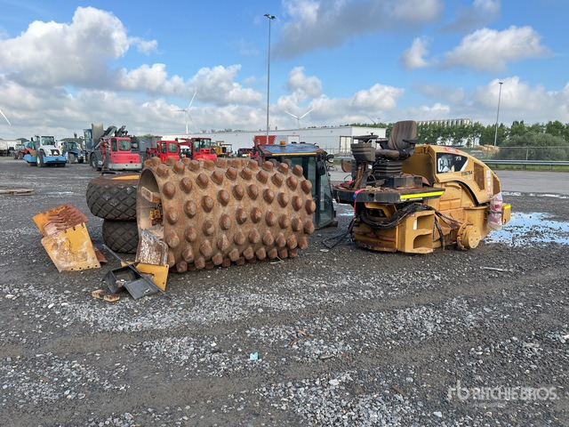 Cat CP76 Padfoot Drum Compactor - Broyeur/ Épareuse: photos 1 Cat CP76 Padfoot Drum Compactor - Broyeur/ Épareuse: photos 1