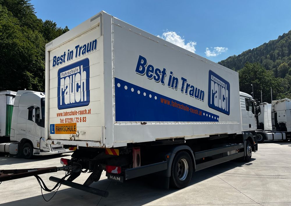 MAN TGA 18.350 6x2 D20 // BDF // Niski Przebieg // + Przyczepa Schmitz BDF // - Châssis cabine: photos 5 MAN TGA 18.350 6x2 D20 // BDF // Niski Przebieg // + Przyczepa Schmitz BDF // - Châssis cabine: photos 5