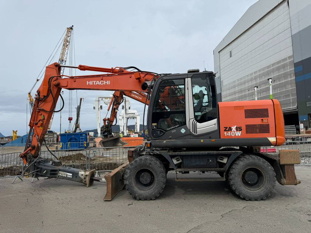 Hitachi ZX 140 W-3 - Pelle sur pneus: photos 4 Hitachi ZX 140 W-3 - Pelle sur pneus: photos 4