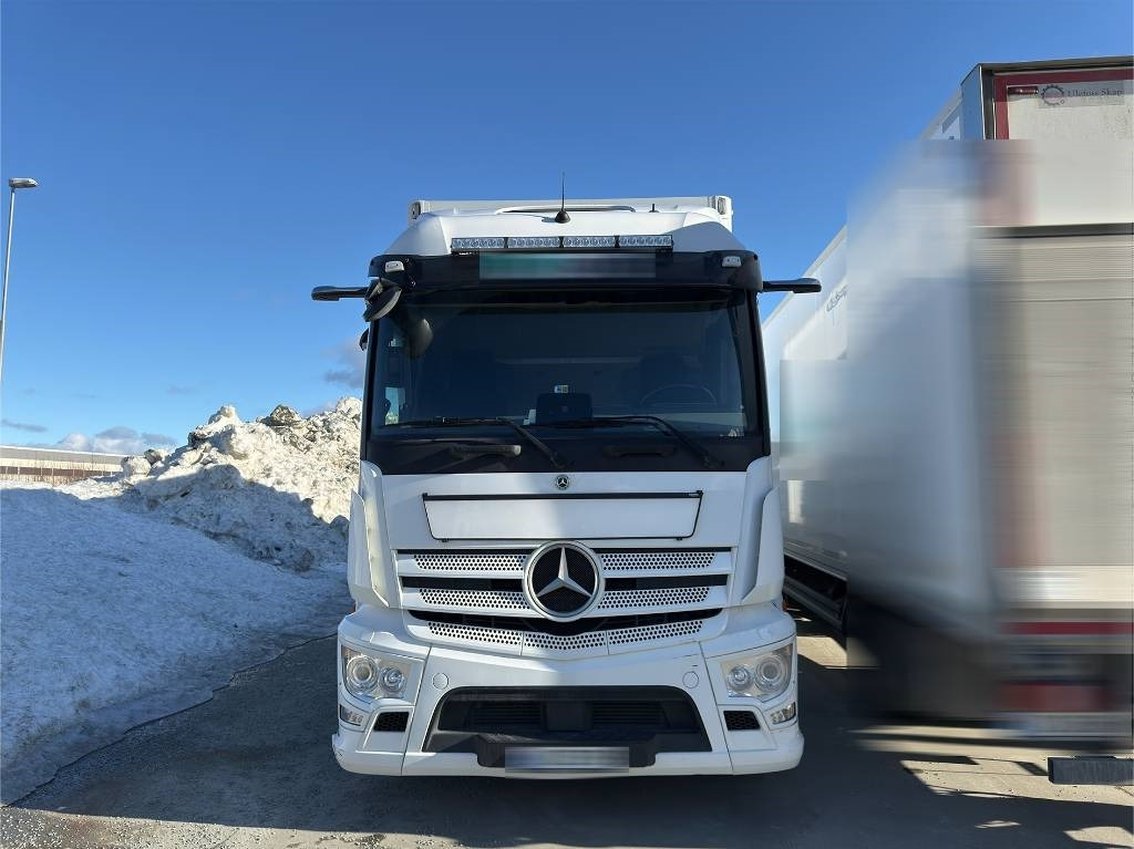 Mercedes-Benz Actros 1833 - Camion fourgon: photos 3 Mercedes-Benz Actros 1833 - Camion fourgon: photos 3