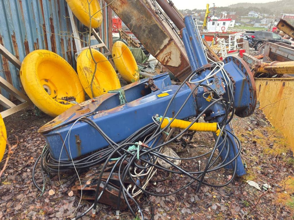 Palfinger 32080M Marine crane 32tm - Grue auxiliaire: photos 1 Palfinger 32080M Marine crane 32tm - Grue auxiliaire: photos 1