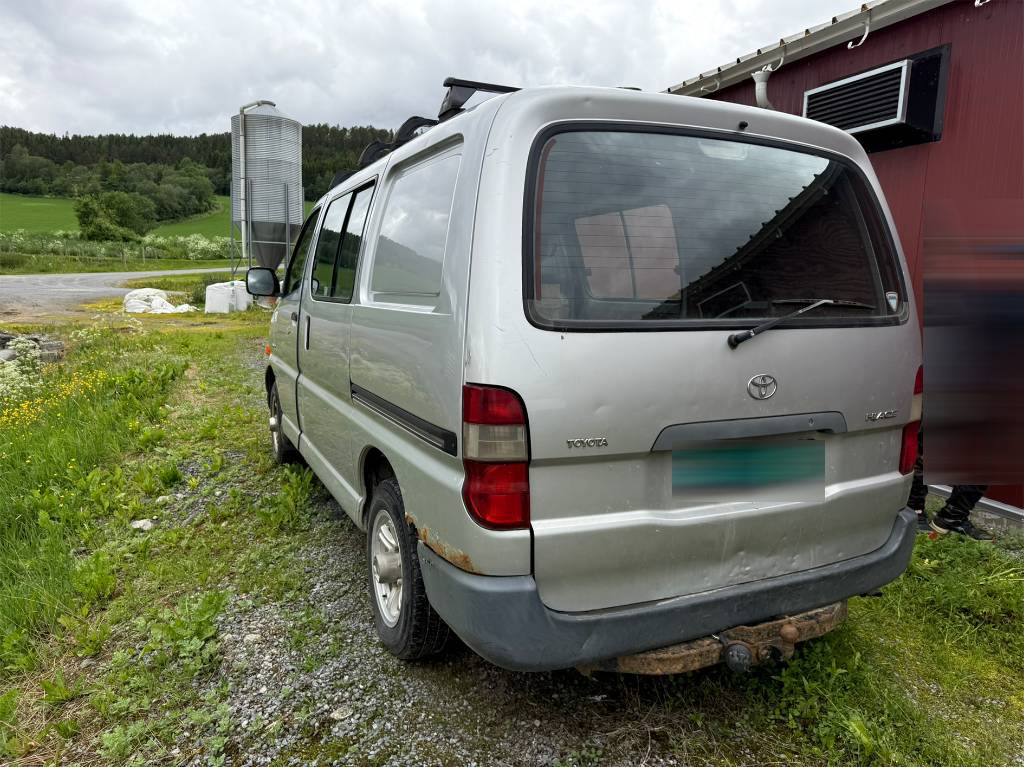 Fourgon utilitaire Toyota Hiace 4x4: photos 7