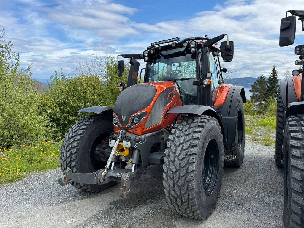 Valtra N175 V inkl. Noremat armklipper kantslåttløsning - Tracteur agricole: photos 2 Valtra N175 V inkl. Noremat armklipper kantslåttløsning - Tracteur agricole: photos 2