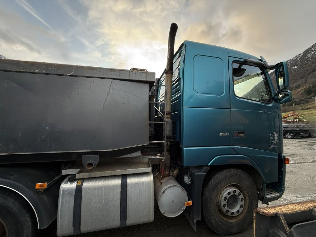 Volvo FH 16 550 6x2 - Camion benne: photos 4 Volvo FH 16 550 6x2 - Camion benne: photos 4