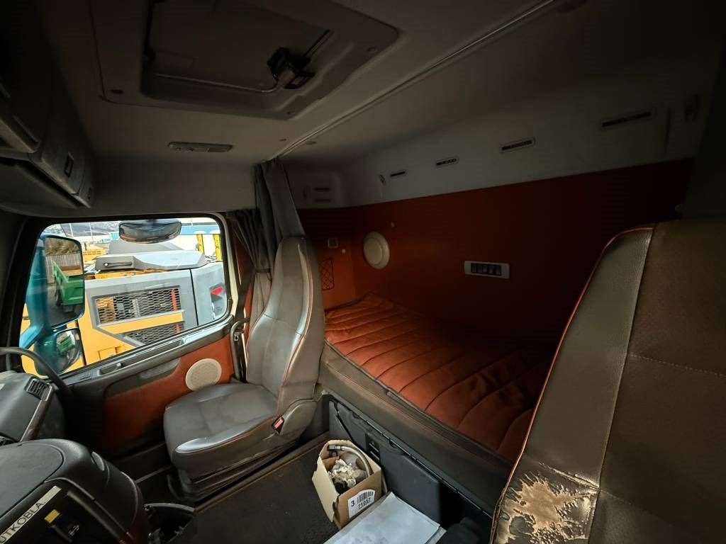 Camion benne Volvo FH 16 550 6x2: photos 34 Camion benne Volvo FH 16 550 6x2: photos 34