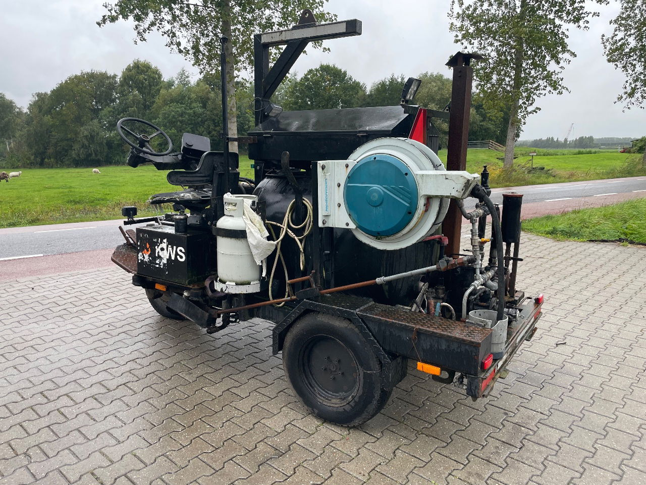 Burtec TSH 500 bitumen sprayer - Travaux routiers: photos 2 Burtec TSH 500 bitumen sprayer - Travaux routiers: photos 2