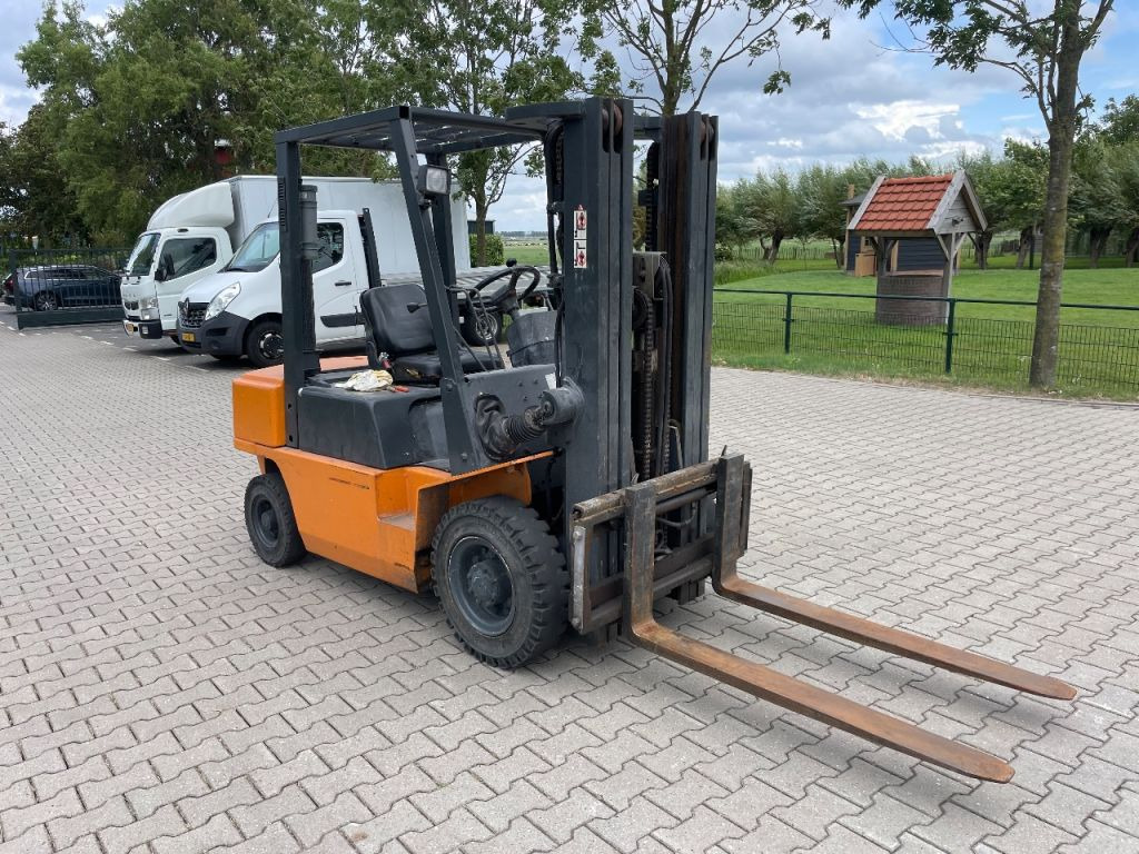 Nissan FJ02A25U 2.5 ton diesel triplo freelift heftruck - Chariot élévateur: photos 4 Nissan FJ02A25U 2.5 ton diesel triplo freelift heftruck - Chariot élévateur: photos 4
