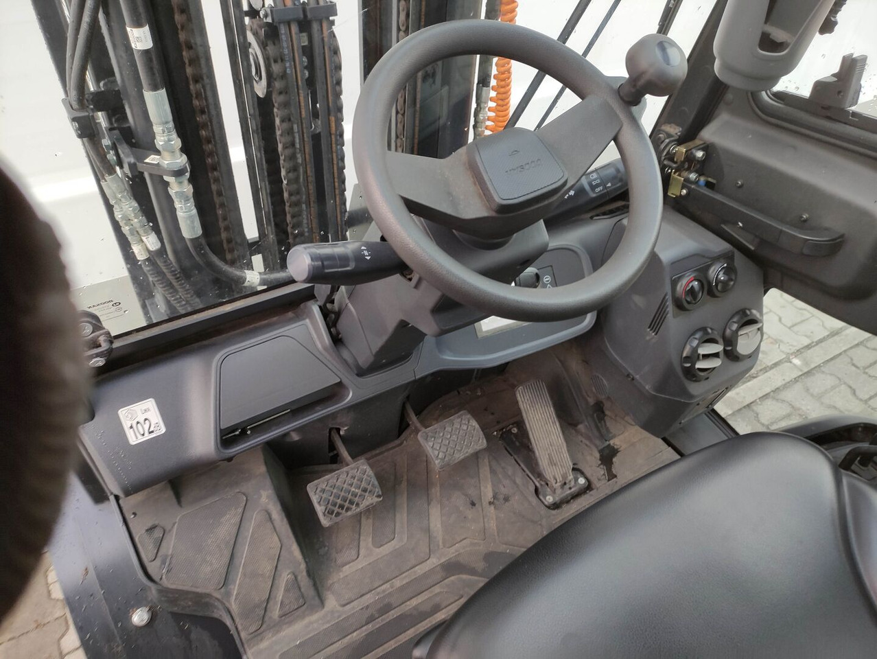 Doosan D35C-9 - Chariot élévateur diesel: photos 5 Doosan D35C-9 - Chariot élévateur diesel: photos 5